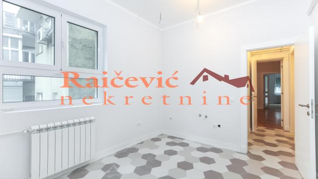 Stan, Prodaja, 221m2, Centar, Stari grad, Francuska