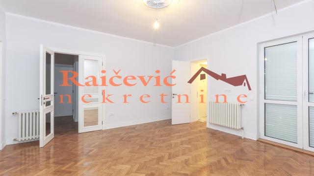 Stan, Prodaja, 221m2, Centar, Stari grad, Francuska
