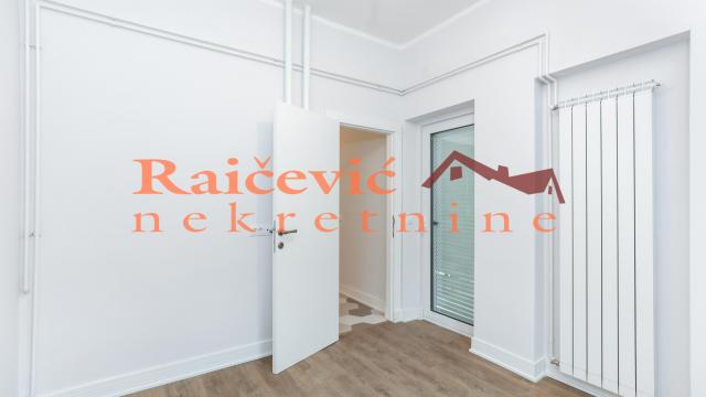 Stan, Prodaja, 221m2, Centar, Stari grad, Francuska