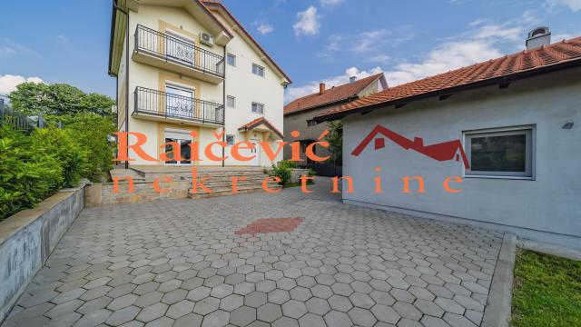 Kuća, Prodaja, 350m2, Barajevo (mesto), Barajevo, Svetosavska