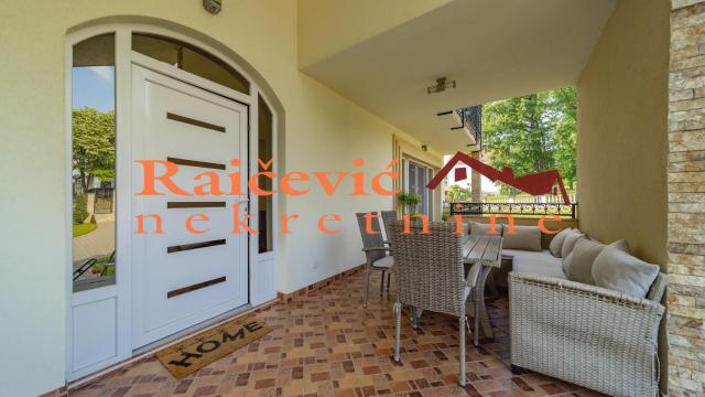 Kuća, Prodaja, 350m2, Barajevo (mesto), Barajevo, Svetosavska