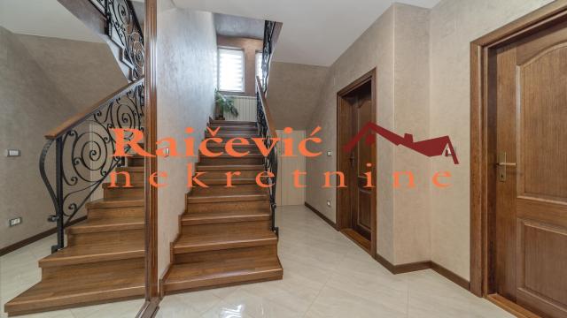 Kuća, Prodaja, 350m2, Barajevo (mesto), Barajevo, Svetosavska