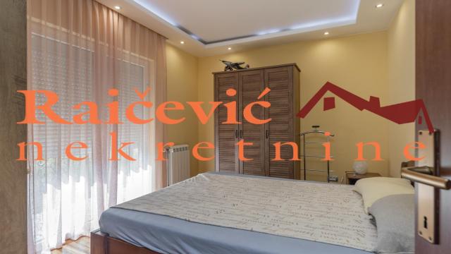 Kuća, Prodaja, 350m2, Barajevo (mesto), Barajevo, Svetosavska
