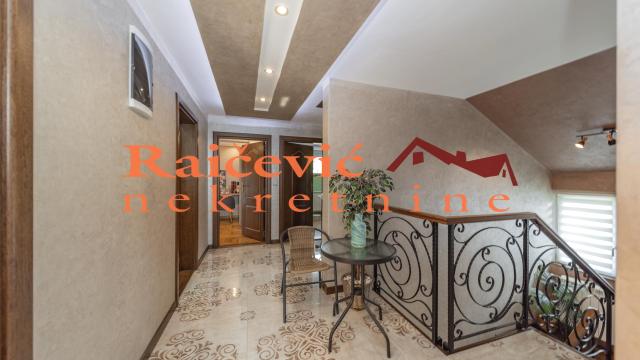 Kuća, Prodaja, 350m2, Barajevo (mesto), Barajevo, Svetosavska