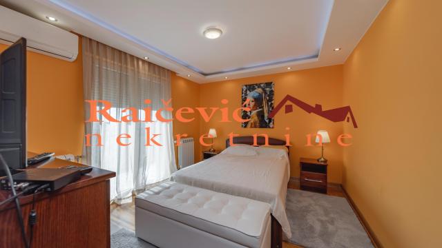 Kuća, Prodaja, 350m2, Barajevo (mesto), Barajevo, Svetosavska