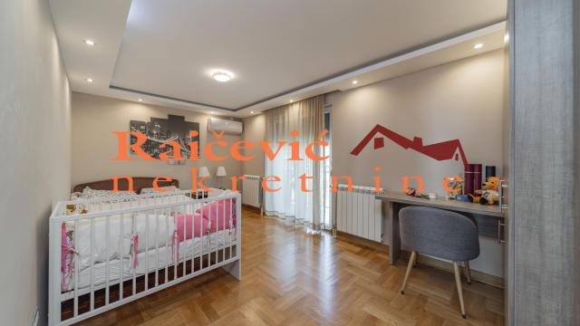 Kuća, Prodaja, 350m2, Barajevo (mesto), Barajevo, Svetosavska