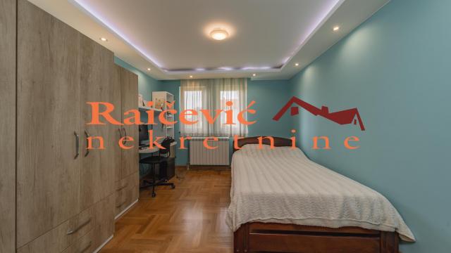 Kuća, Prodaja, 350m2, Barajevo (mesto), Barajevo, Svetosavska
