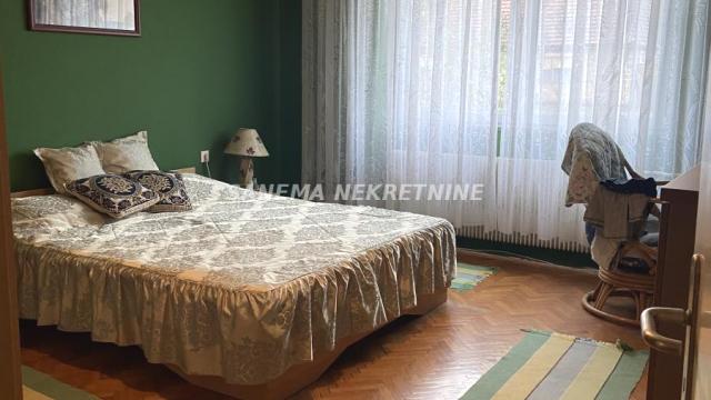 Kuća, Prodaja, 215m2, Mlake, Gradska lokacija, Sombor