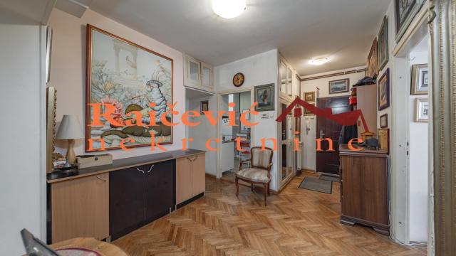 Stan, četvorosoban, Prodaja, 87m2, Kalenić pijaca, Vračar, Molerova