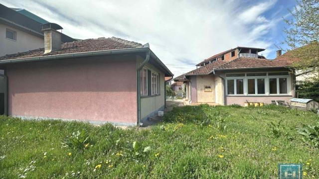 Kuća, Dvoiposoban, Prodaja, 79m2, Centar, Gradska lokacija, Ćuprija