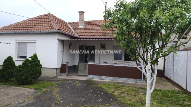 Kuća, Dvoiposoban, Prodaja, 84m2, Josićko naselje, Gradska lokacija, Sombor