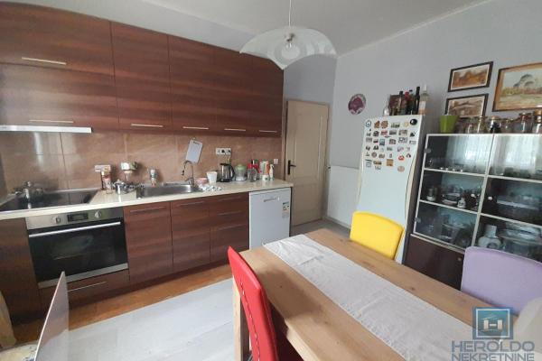 prodaja, kuca,
centar-grad-jagodina, 542198, dvoiposoban