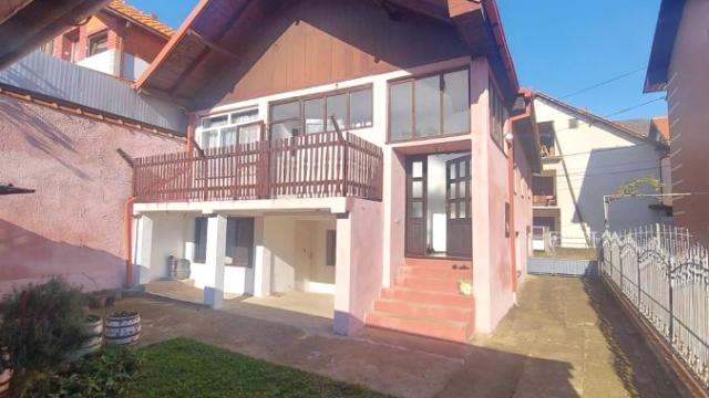 Kuća, četvorosoban, Prodaja, 200m2, Vranje