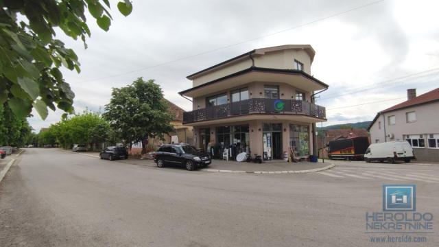Poslovni prostor, Jednosoban, Izdavanje, 140m2, Centar, Gradska lokacija, Rekovac