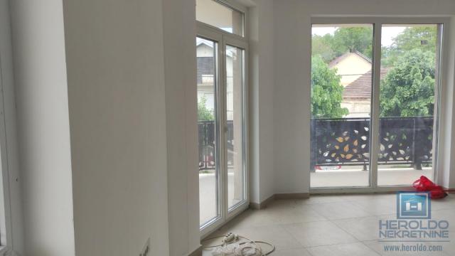 Poslovni prostor, Jednosoban, Izdavanje, 140m2, Centar, Gradska lokacija, Rekovac