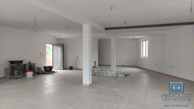 Poslovni prostor, Jednosoban, Izdavanje, 140m2, Centar, Gradska lokacija, Rekovac