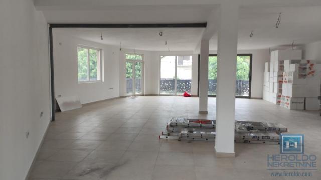 Poslovni prostor, Jednosoban, Izdavanje, 140m2, Centar, Gradska lokacija, Rekovac