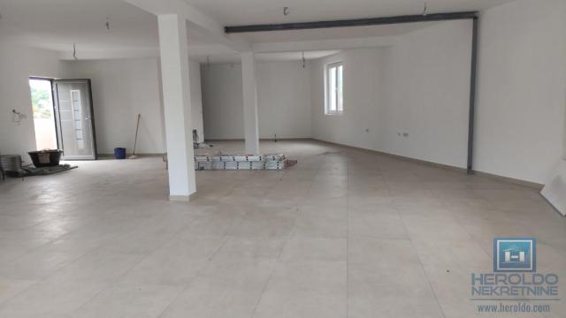 Poslovni prostor, Jednosoban, Izdavanje, 140m2, Centar, Gradska lokacija, Rekovac