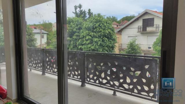 Poslovni prostor, Jednosoban, Izdavanje, 140m2, Centar, Gradska lokacija, Rekovac