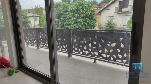 Poslovni prostor, Jednosoban, Izdavanje, 140m2, Centar, Gradska lokacija, Rekovac