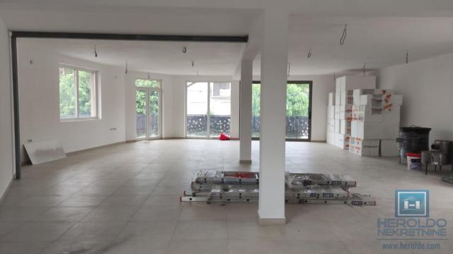 Poslovni prostor, Jednosoban, Izdavanje, 140m2, Centar, Gradska lokacija, Rekovac