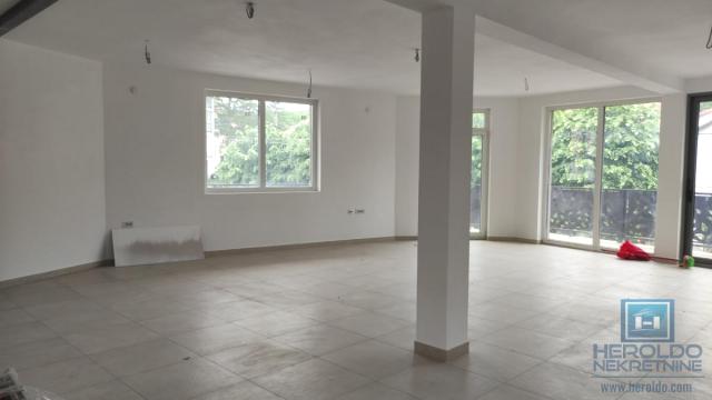 Poslovni prostor, Jednosoban, Izdavanje, 140m2, Centar, Gradska lokacija, Rekovac