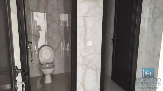 Poslovni prostor, Jednosoban, Izdavanje, 140m2, Centar, Gradska lokacija, Rekovac