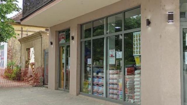 Poslovni prostor, Jednosoban, Izdavanje, 140m2, Centar, Gradska lokacija, Rekovac