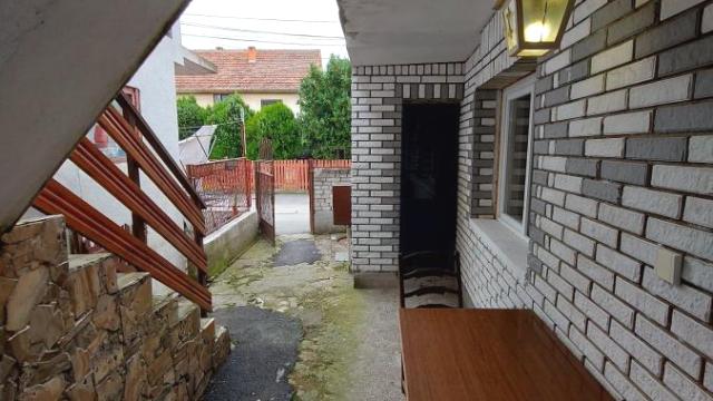 Kuća, Troiposoban, Prodaja, 120m2, Levač, Gradska lokacija, Jagodina