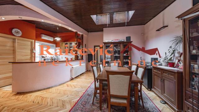 Stan, četvoroiposoban, Prodaja, 114m2, Centar, Stari grad, Generala Lesjanina