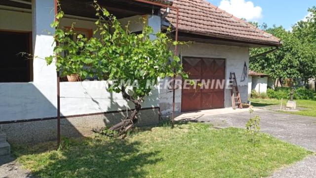 Kuća, Troiposoban, Prodaja, 110m2, Selenča, Gradska lokacija, Sombor