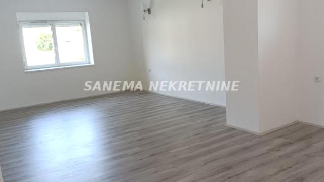 Kuća, Trosoban, Prodaja, 85m2, Selenča, Gradska lokacija, Sombor