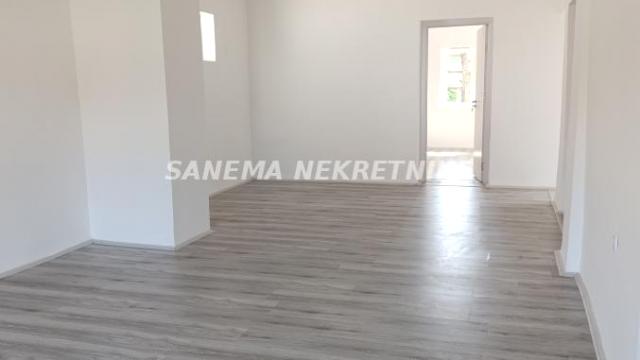 Kuća, Trosoban, Prodaja, 85m2, Selenča, Gradska lokacija, Sombor