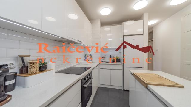 Stan, Troiposoban, Prodaja, 93m2, Bežanijska kosa 1, Novi Beograd, Kolumbova