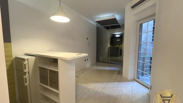 Stan, Trosoban, Izdavanje, 80m2, London, Stari grad, Dečanska