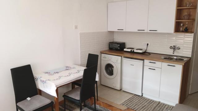 Kuća, Jednosoban, Izdavanje, 30m2, Gradska lokacija, 7.juli