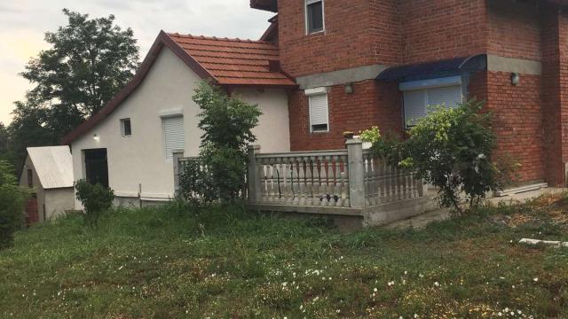 Kuća, četvorosoban, Prodaja, 90m2, Perlez, Okolno mesto, Beogradski put