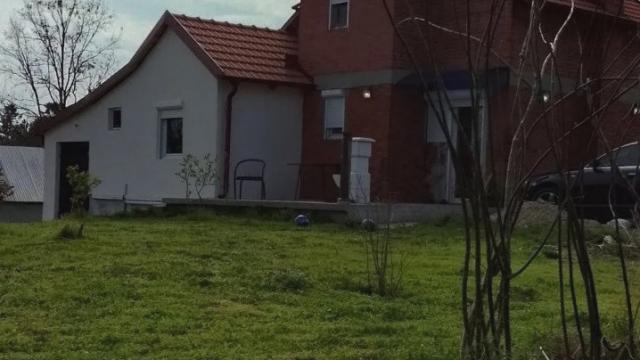 Kuća, četvorosoban, Prodaja, 90m2, Perlez, Okolno mesto, Beogradski put