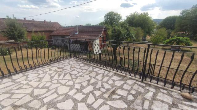 Kuća, četvorosoban, Prodaja, 180m2, Centar, Gradska lokacija, Rekovac