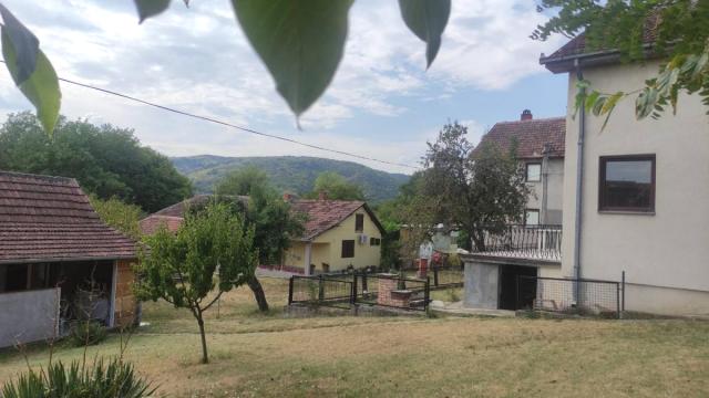 Kuća, četvorosoban, Prodaja, 180m2, Centar, Gradska lokacija, Rekovac