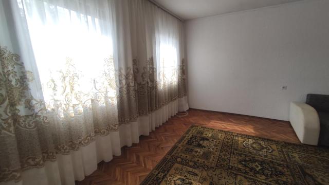 Kuća, četvorosoban, Prodaja, 180m2, Centar, Gradska lokacija, Rekovac