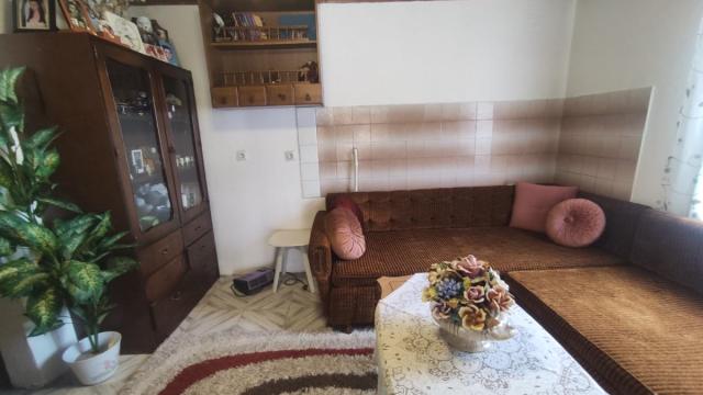 Kuća, četvorosoban, Prodaja, 180m2, Centar, Gradska lokacija, Rekovac