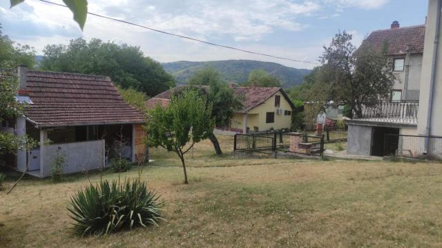 Kuća, četvorosoban, Prodaja, 180m2, Centar, Gradska lokacija, Rekovac