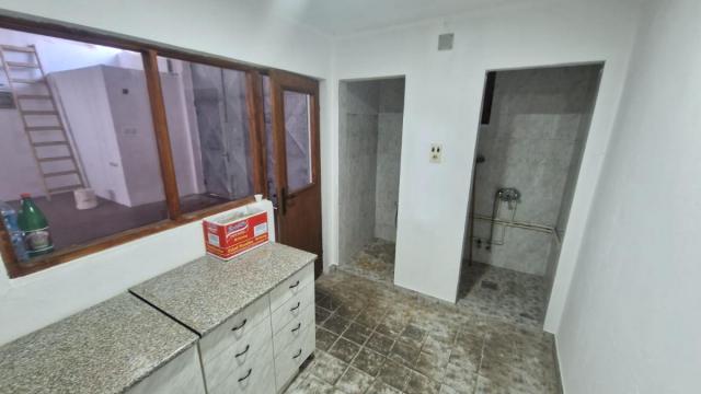 Poslovni prostor, Izdavanje, 400m2, Paraćin