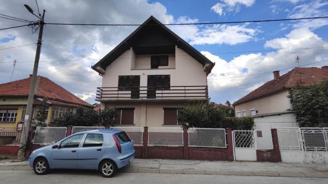 Kuća, Prodaja, 300m2, Pivara, Gradska lokacija, Jagodina