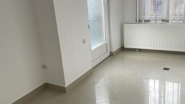 Poslovni prostor, Trosoban, Izdavanje, 100m2, Centar, Gradska lokacija, Vranje