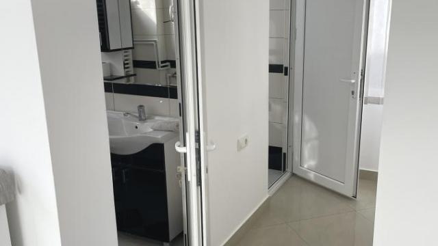 Poslovni prostor, Trosoban, Izdavanje, 100m2, Centar, Gradska lokacija, Vranje