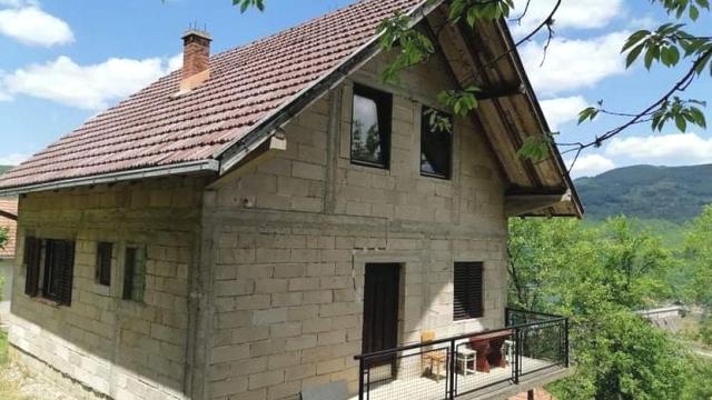 Kuća, Trosoban, Prodaja, 132m2, Perućac, Okolno mesto, Lukica put