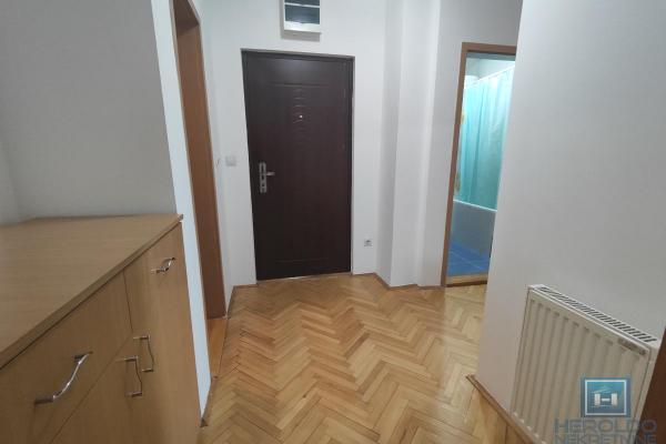 izdavanje, stanova,
centar-grad-jagodina, 688007, trosoban