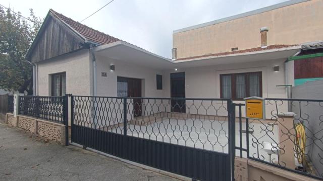 Kuća, Prodaja, 93m2, Centar, Gradska lokacija, Jagodina